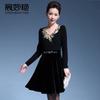 Chen Miao Yan Outono Novo Vestido Bordado Vestido de Mãe Manga Longa Veludo Dourado Moda Slim-fit Vestido de Comprimento Médio Mulheres