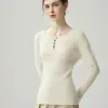 Otoño/Invierno 2026 Nuevo Suéter de Cachemira Cuello Redondo Manga Larga Botones Color Sólido Corte Delgado Favorecedor Top Base