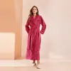 Roupão de Banho Longo de Pelúcia Novo Estilo Inverno 2026 para Mulheres, Tamanho Grande, Adequado para Hotéis, Salões de Beleza, Pijamas Casuais Estilo Europeu e Americano