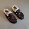 Piel de vaca lavada estampada Costuras retro Punta redonda Hebilla de cinturón Zapatos de algodón Otoño e Invierno Nuevos Zapatos planos de piel Zapatos planos de mujer