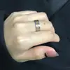 Europa y Estados Unidos joyería de venta caliente habitación oro dos colores anillo de acero inoxidable para mujer 6 mm fresado por lotes cuchillo oblicuo anillo de acero de titanio para hombre