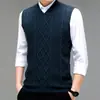 Chaleco de punto liso con cuello en V para hombre, nuevo y moderno chaleco de otoño e invierno para jóvenes y adultos de mediana edad, tejido de punto casual de negocios