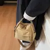 Nova Bolsa de Mão Casual Leve 2025, Bolsa Transversal Feminina Elegante e Fashion em Tecido Oxford, Bolsa de Ombro Tendência e Única
