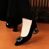 Sapatilhas femininas da moda 2026 outono novo estilo confortáveis bico fino camurça strass boca rasa sapatos para ir ao trabalho sem cansar os pés