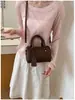 2026 Nova Bolsa Boston Feminina Nicho High-End Bolsa de Mão Bolsa de Ombro Versátil para o Dia a Dia Bolsa Almofada
