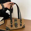 Bolso Retro Versátil con Remaches para Mujer, Bolso de Hombro de Alta Gama, Moda Nueva y Tendencia 2026, Bolso de Mano Ligero de Lujo para el Trabajo