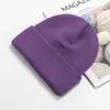 Venta al por mayor del fabricante Gorro cálido de moda para otoño e invierno, Gorro de punto a prueba de frío, Color sólido para exteriores, Protección para las orejas, Gorro de lana, Logotipo bordado