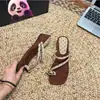 Sandálias de salto anabela com poá estilo francês para mulheres, novos sapatos de salto alto para o verão de 2026, sandálias slip-on com fivela de metal afuniladora