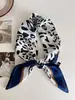 Moda Nova Primavera 2026 Lenço Decorativo Versátil Estampa de Leopardo Lenço Quadrado Pequeno Lenço de Pescoço Gravata de Cintura para Mulheres