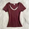 Camiseta de manga corta con cuello redondo y ribete de encaje delicado, estilo europeo y americano transfronterizo, imitación de dos piezas, nuevo modelo negro primavera/verano 2026