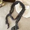 Nova coleção outono e inverno: Lenços de pescoço plissados de algodão e linho para mulheres, com designs exclusivos, adequados para uso casual, deslocamento e como um acessório versátil e estiloso.
