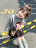 Nuevo suéter de hongos estilo coreano 2026 para niñas, nueva colección otoño/invierno, prenda exterior de moda para niños, ropa infantil de calidad de exportación