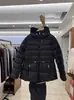 Jaqueta Acolchoada Europeia Estilo Inverno 2026 Nova com Capuz Slim Fit Realçadora da Cintura Gola Alta Versátil Quente Coreana para Mulheres