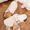 Nuevo modelo de comercio exterior: Zuecos de mujer de pelo rizado de imitación de cordero, pantuflas de algodón cálidas y gruesas estilo Birkenstock de felpa para cruzar la frontera, estilo perezoso