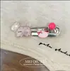 Pasador Lateral para Cabello de Cereza Dulce y Delicado Estilo Coreano con un Diseño de Alta Gama, Moderno, Tendencia y Versátil