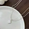Cadena Sencilla y Elegante Apilada para Clavícula Nicho Flor de Hielo Triturado Multicapa de Plata Exquisita para Mujer