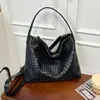 Bolsa Tejida de Gran Capacidad Transfronteriza, Bolso de Hombro Casual Simple de Gama Alta para Viajes Diarios, Bolso de Axila con Diseño de Nicho Moderno Personalizado