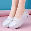 Zapatos cómodos de enfermera para mujer de verano, de suela blanda, antideslizantes, transpirables, versátiles, con amortiguación de aire, resistentes al olor, de suela plana, de suela gruesa, zapatos de un solo color