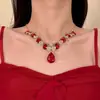 Collar Verde Brillante Estilo Bosque con Diamantes Completos, Lujo Ligero de Nicho, Diseño Exquisito y de Alta Gama, Cadena de Clavícula de Moda y Versátil para la Noche