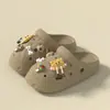 Zuecos Gruesos con Forma de Queso para Mujer, Sandalias de Playa Antideslizantes, Nuevo Estilo de Verano, Zapatos Cerrados para Uso en Exteriores, Pantuflas Lindas Versátiles de Dibujos Animados para Mujer