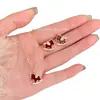 Pendientes de Stud de Caballo Rojo Retro con Microincrustaciones y Collar Colgante para Mujer, Otoño e Invierno, Alta Gama y Lujo Ligero, 2026
