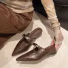 Sandálias de Salto Agulha Quadradas Prateadas de Verão 2026 com Design de Tira Única Sapatos da Moda para o Dia a Dia