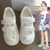 Tênis infantis coleção outono 2026, sapatos casuais de sola grossa para crianças maiores, estilo fofo, antiderrapante, sola macia, mocassins de bico redondo