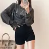 Shorts femininos pretos para uso ao ar livre, verão de 2026, plus size, shorts jeans retro hot girl, cintura alta, modelador, hot pants que realçam o quadril