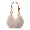 Disponible para dropshipping: Bolso peludo de moda de invierno 2026, bolso versátil para el antebrazo, bolsa de mano de alta calidad para mujer