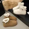 Botas de Neve Quentes de Veludo Espessado Femininas Estilo Novo de Inverno Sola Grossa Aumento Oculto de Altura Botas Curtas Antiderrapantes Sapatos de Algodão do Nordeste Fivela Retro