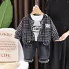 Conjunto de outfit de otoño para niño, chaqueta a cuadros elegante para bebé de primavera y otoño, conjunto de tres piezas de manga larga, ropa moderna para bebés y niños pequeños