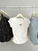 Camiseta Feminina Estilo Coreano Ins Doce e Picante com Franzidos que Afinam a Cintura, Verão 2026, Manga Curta Slim-Fit com Estampa de Laços