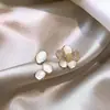 Pendientes de Clip Retro Estilo Hong Kong Color Borgoña para Orejas sin Perforar, Pendientes de Perla Femeninos y de Alta Gama para Viajes, Pendientes de Moda