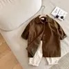 Jaqueta Masculina de Primavera e Outono 2026 Novo Estilo Coreano Casaco Casual para Bebês e Crianças Pequenas Trench Coat Versátil de Comprimento Médio Tendência