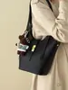Bolsa tote de alta qualidade para mulheres, nova coleção de verão 2026, grande capacidade, bolsa tipo balde da moda, versátil para o dia a dia, e um conjunto de bolsas de ombro combinando