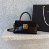 Bolso Cuadrado Pequeño de Moda Lujo Ligero Nuevo Nicho Retro Versátil Bolso de Hombro Estilo Occidental para Viajes Cotidianos Bolso Cruzado de Mano