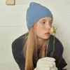 Gorro de punto liso de mezcla de lana de perfil bajo con flor para hombre y mujer, otoño e invierno, gorro de lana suave para pullover