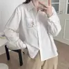 Camisa blanca preppy para mujer con bordado de gato, manga larga, corte holgado, top versátil estilo japonés, algodón puro, camiseta básica para primavera y otoño