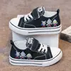 Zapatos de Lona de Dibujos Animados de Moda para Bebé Primavera y Otoño Suela Ligera y Suave Antideslizantes de Velcro Tenis Casuales para Niños y Niñas 2026