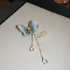 Broche Flor Vazada de Zircônia e Pérola Estilo Francês Levemente Luxuoso Design de Broche Versátil Exquisito Acessório de Moda de Nicho