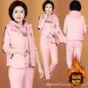 Traje deportivo acolchado de terciopelo para madre de mediana edad, traje de tres piezas informal de punto con estilo, otoño e invierno 2024, nuevo