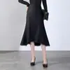 Saia Elegante Cor de Café Estilo Cauda de Peixe para Mulheres 2026 Primavera Novo Estilo Cintura Alta Slim-Fit Com Acabamento em Renda Comprimento Médio