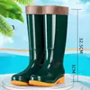 Botas de lluvia impermeables de caña media antideslizantes para mujer, zapatos de agua cálidos con forro de algodón para adulto de caña corta para cocina, zapatos de mujer de moda