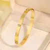 Pulsera de Acero de Titanio, Pulsera de Pareja de Moda Europea y Americana, Pulsera de Lujo Ligero de Alta Gama con Grabado de Oso Oso Incrustada con Diamantes, No se Desvanece