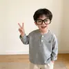 Nueva Camiseta de Manga Larga con Cuello Alto para Niños, Niños y Niñas, Holgada y Versátil, Estilo Coreano y Británico, Camiseta Básica para Primavera y Otoño 2026