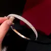 Pulsera de Moda Europea y Americana Lujosa y Moderna con Broche Redondo Incrustado de Diamantes Super Brillantes, que Exuda una Sensación de Alta Gama