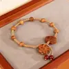 Pulseira de Corda Vermelha 2026, Pulseira Trançada, Pulseira de Madeira de Pessegueiro Pura Natural para Homens e Mulheres, Conta da Sorte, Flor de Ameixa Tecelagem Manual