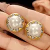 2026 Novo Modelo Huabi Joias Base de Cobre Banhado a Ouro Incrustado Pérola Branca Design Redondo Conjunto para Mulheres 14-12m
