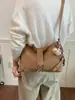 Bolso de hombro único de color liso, muy elegante y retro, modelo nuevo de otoño 2026, bolsa tote de gran capacidad para el trabajo y los desplazamientos