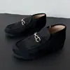 Outono 2026 Estilo Quente Sapatilhas de Bico Redondo Tamanho Grande Fashion Slip-ons Sapatos Femininos de Cano Alto Atacado de Comércio Exterior